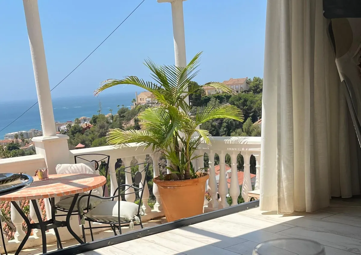 c1336e12-8b6e-4ec9-933d-171fcb229c87