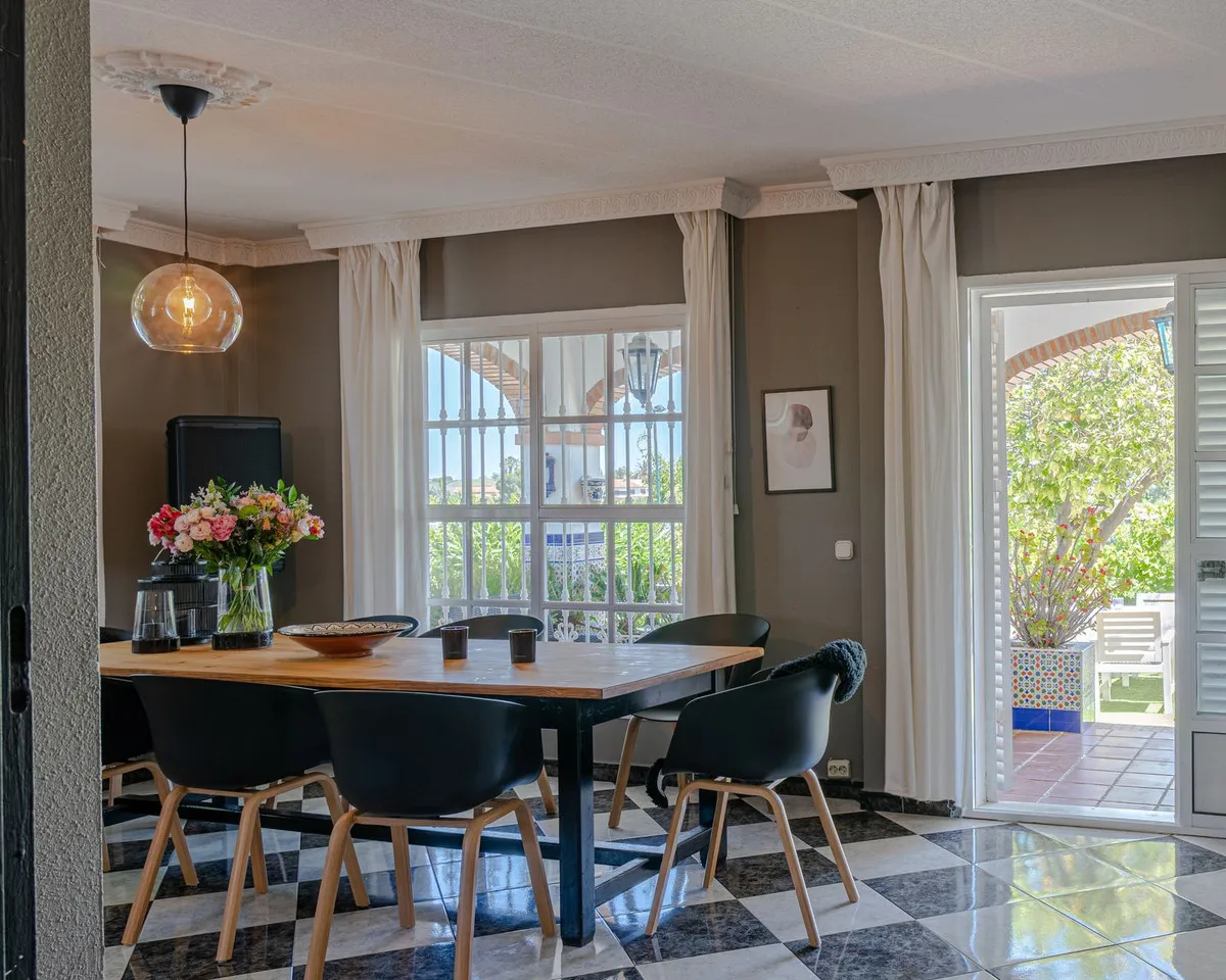 56783730-f313-4c9d-b9e1-4400d52db604