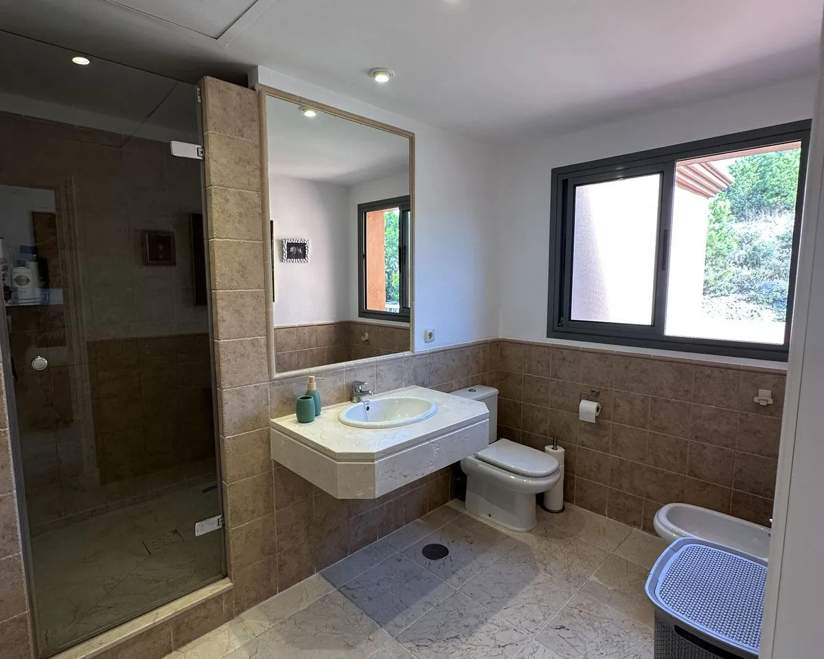 a5a6b16d-da27-41e6-a174-51ab19a9e066