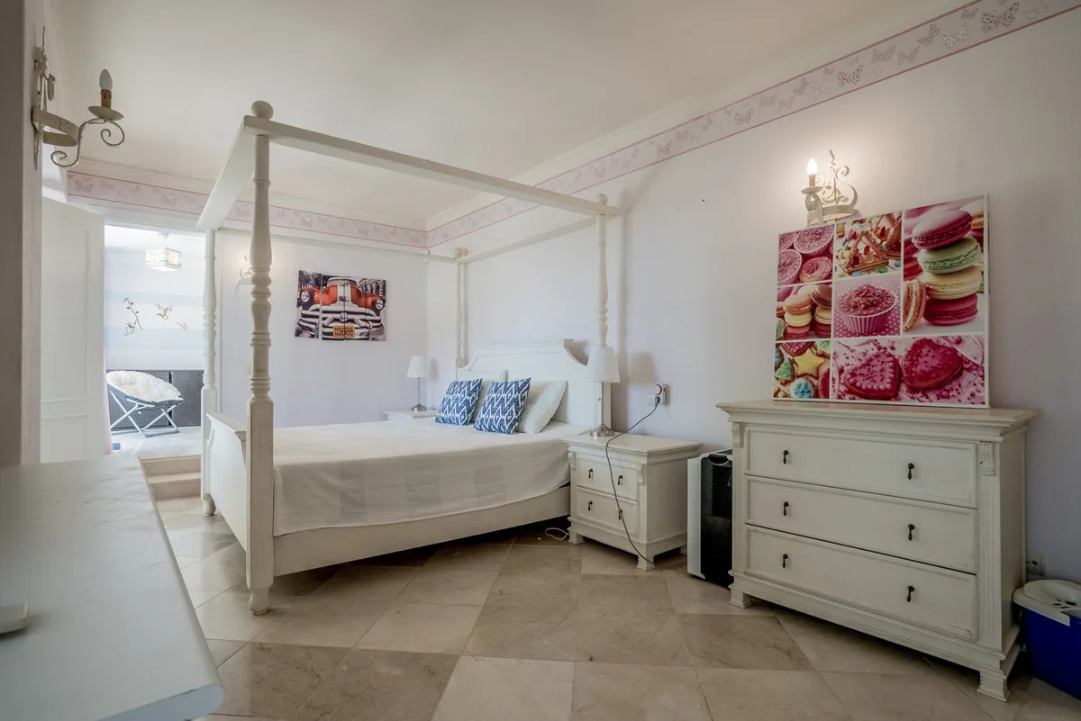 d3b04718-b104-445c-8a22-8836b19f2a83