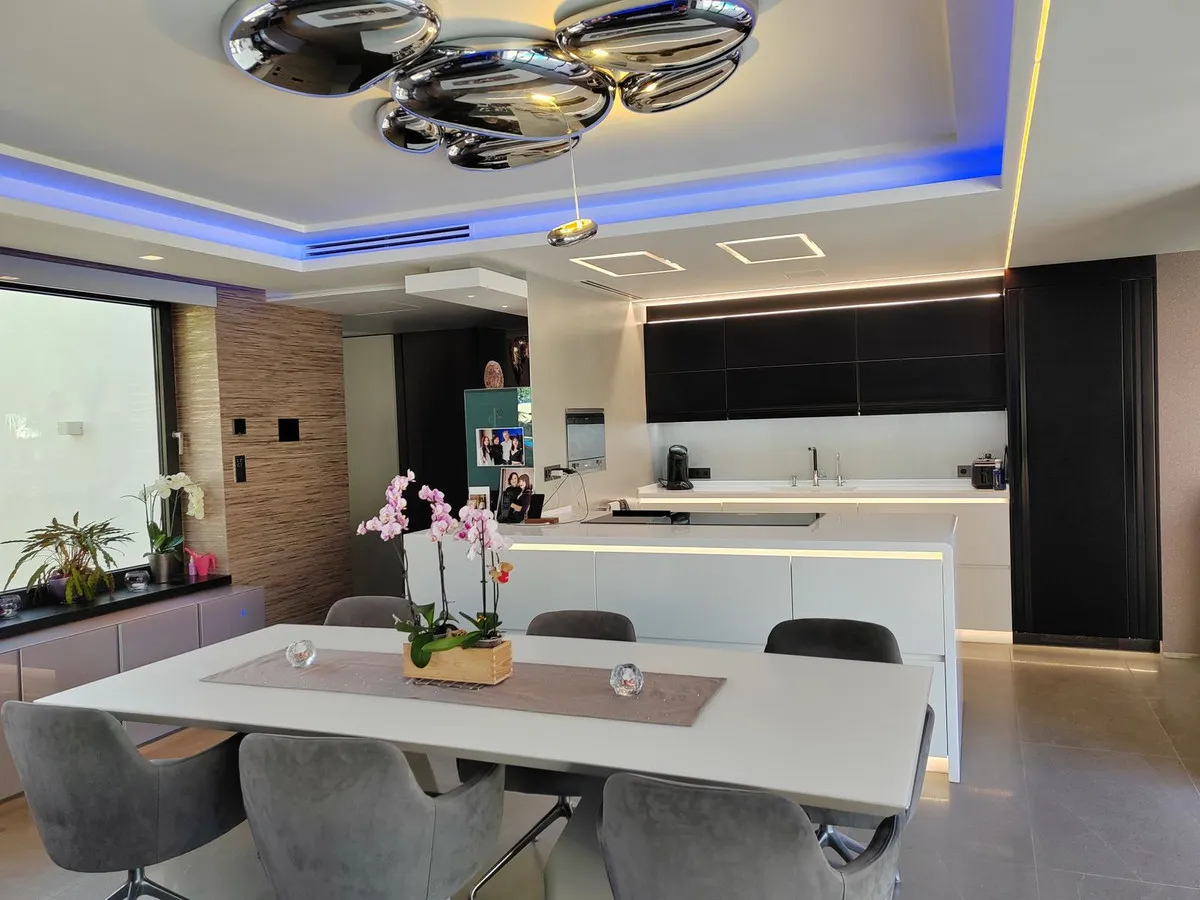 16f0495a-4cba-45da-be0f-ea76295f60f8