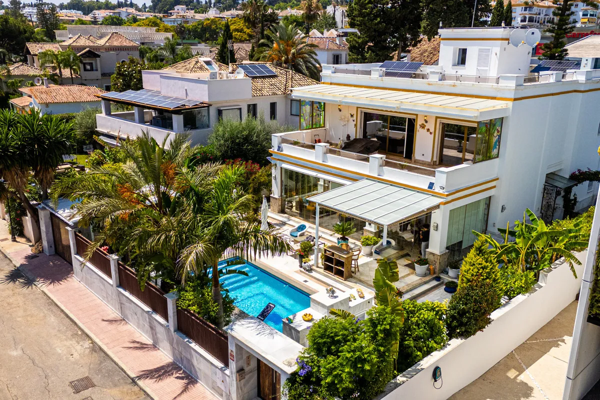 ad275692-ca7e-48ea-88a7-8ffae6c29bfc