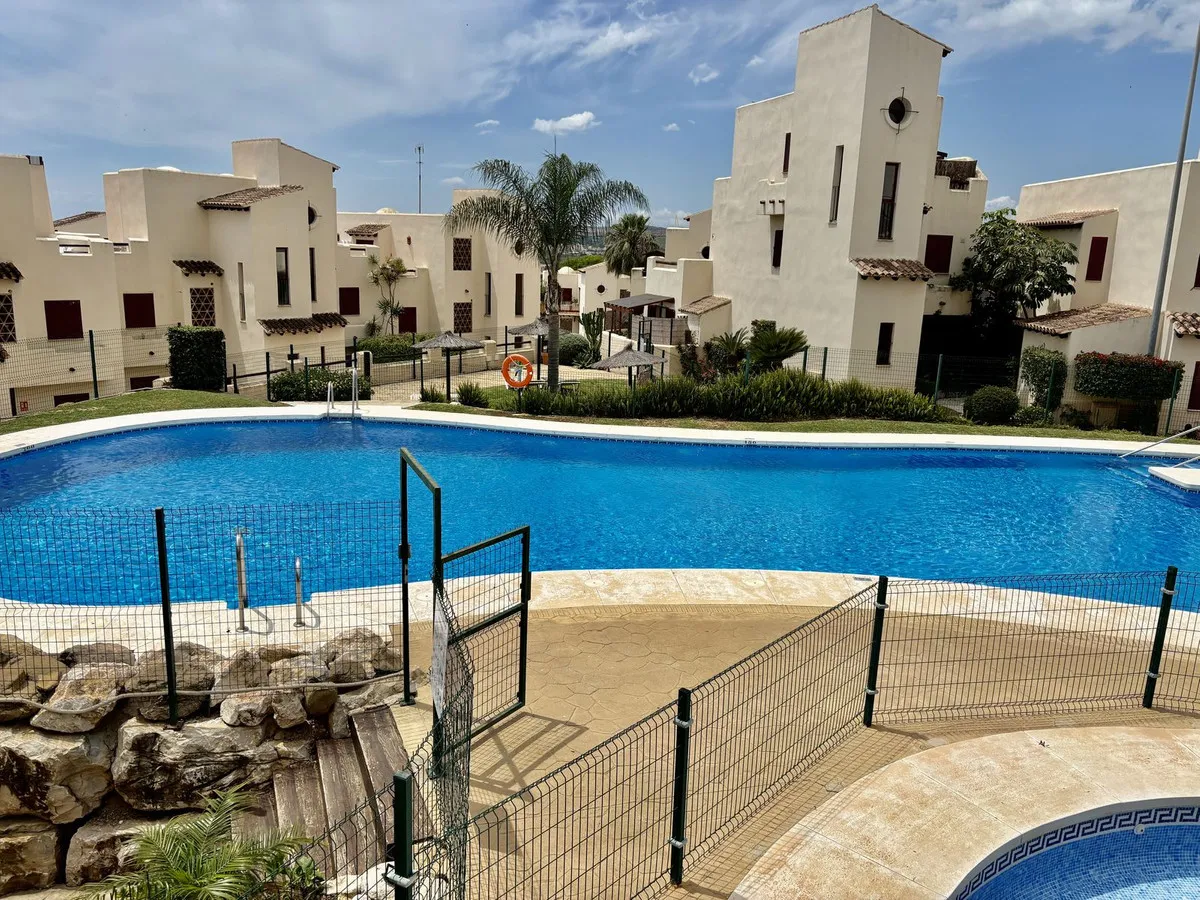 06b6cd3f-7648-4e73-a74a-22008e7631e4