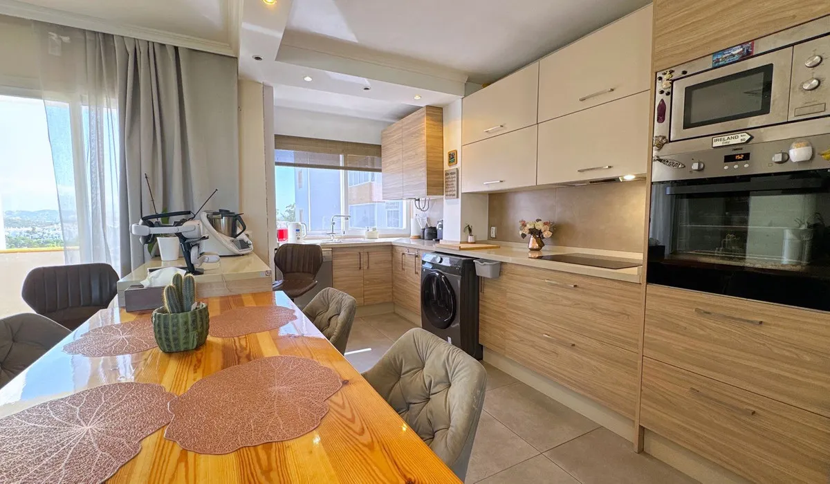 ddb04438-65ce-4969-81fa-1aaffb3b7f41