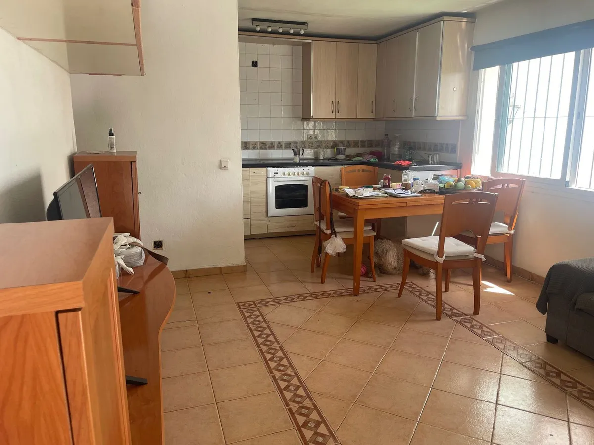 548bd2af-f983-4c77-9579-9470a91d72f8