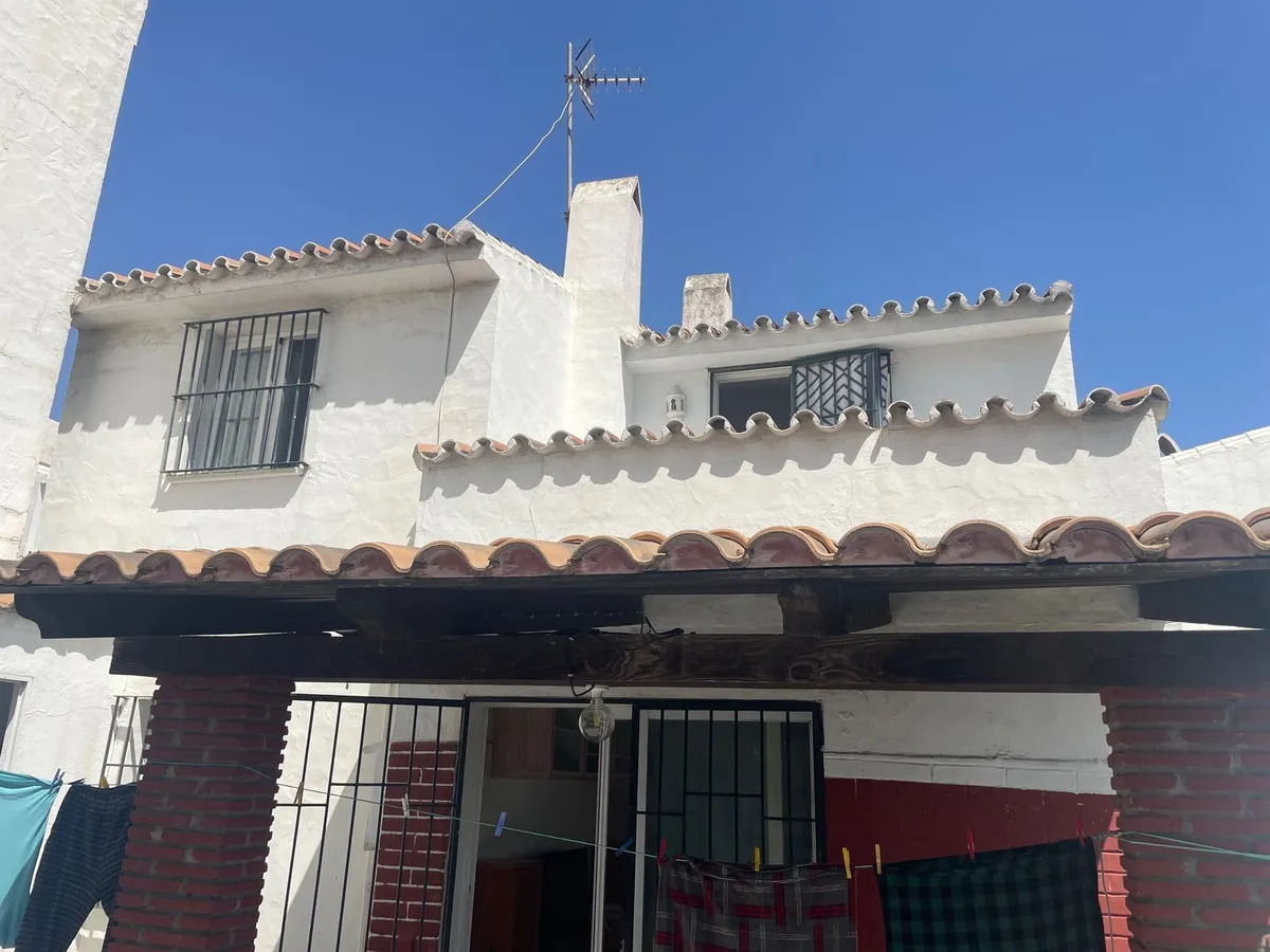 ae585d37-7c1c-4d7a-9bac-53c4f178aff3