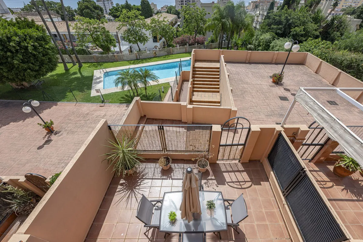 8e3318fb-b767-43b8-845a-e0e12d0d0d78