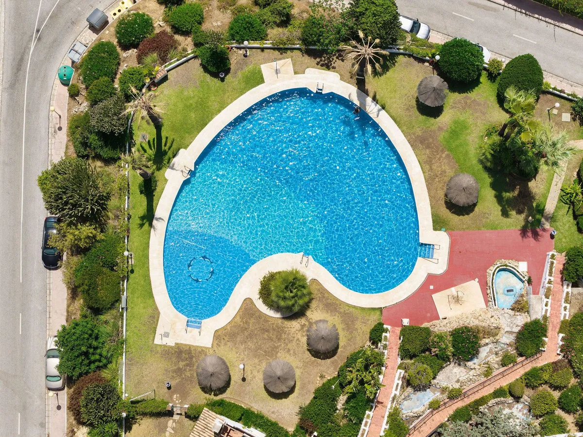 21a94c50-4a6c-466b-96e4-32f03ad12391