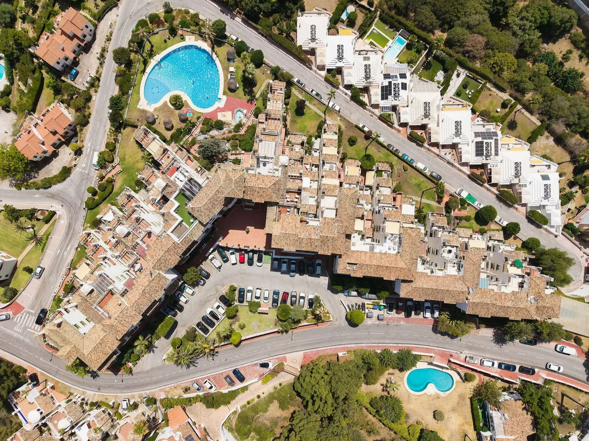 4e322c6a-a669-4de8-a753-1e2b6919e1a1