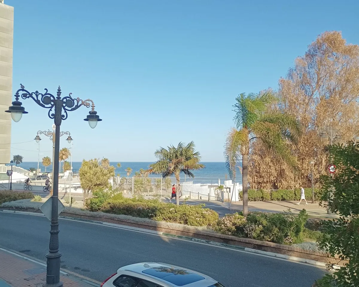 cbed4843-9441-4e65-8463-2e8c75249de6