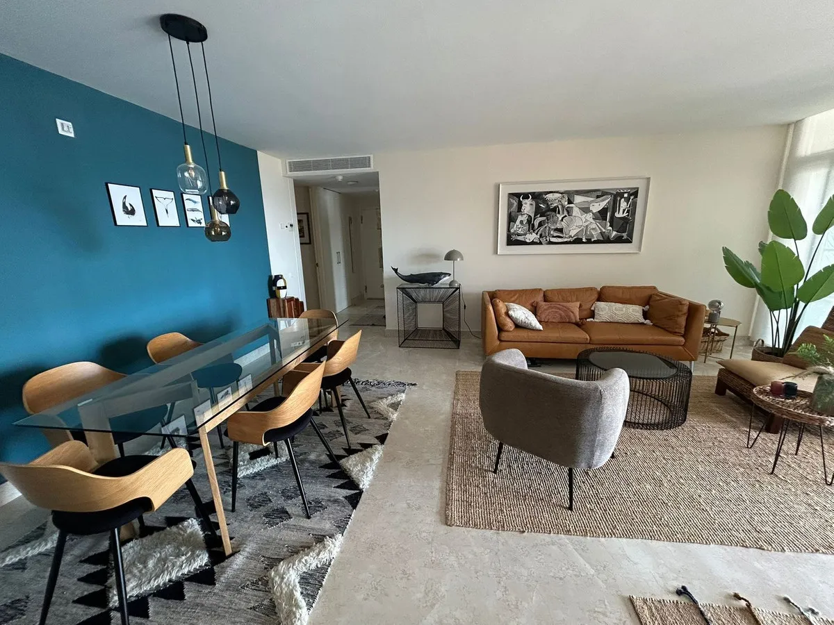 19261823-691b-4a75-90bb-7cd7e29425e7