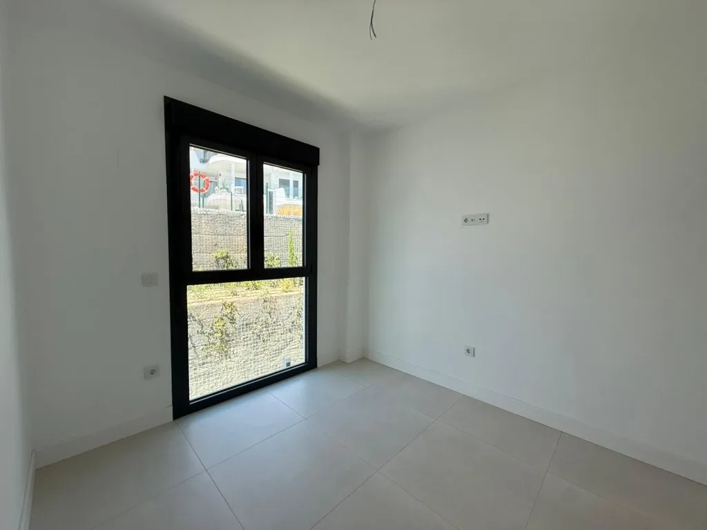 4e67a6f2-9d92-4628-845c-6b9e60f95984