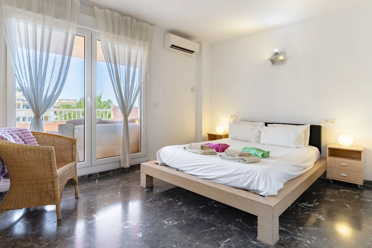 a02ae037-53dd-4373-b95d-3cf42f70a3d6