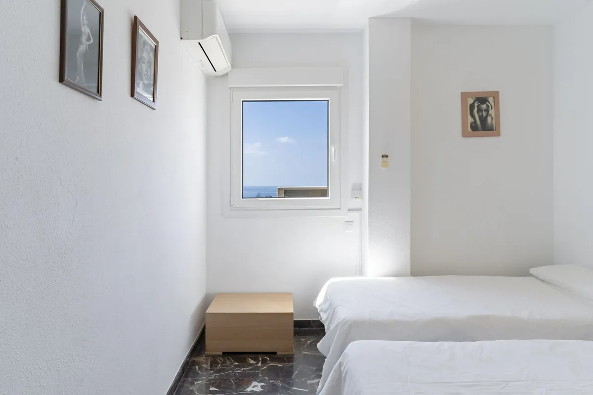 eff4eb1c-350b-408e-a997-8475ea5701c7