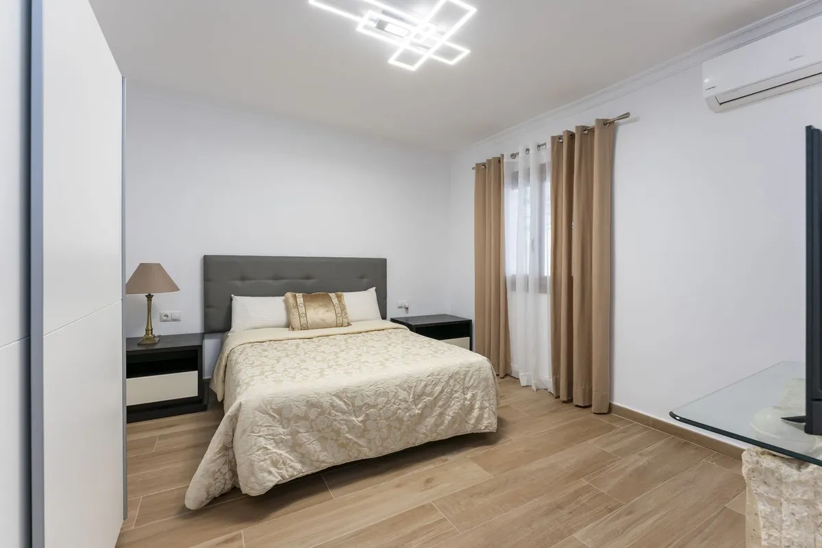 4a00f6bb-dbd0-4f52-9d0d-abce6b71b3c0