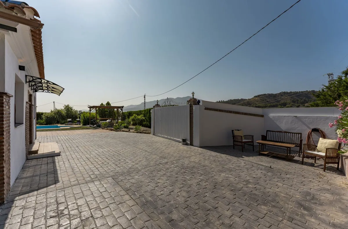 cbdc5a16-d862-430c-938e-e70d0c8130bb