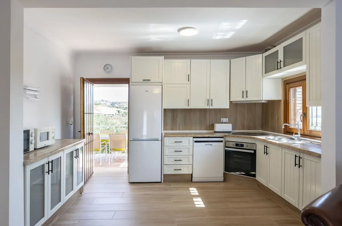 e594cff9-b1cf-4bb7-a412-e4046d5ed1f1