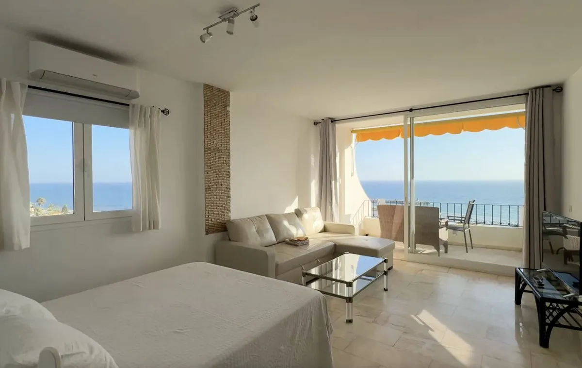 ee0be1f2-f1f6-48cb-8fdd-f1f8d4635943