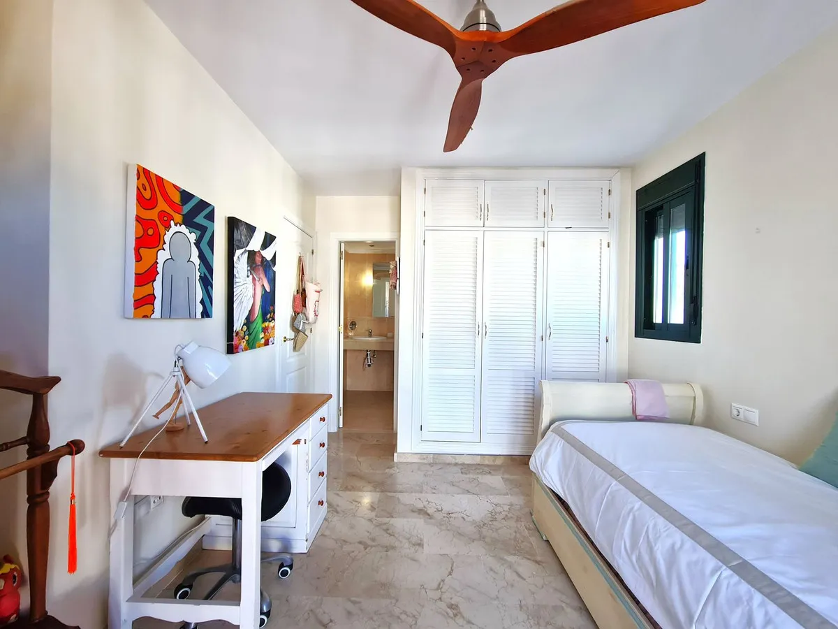 53b5dff4-f3e7-4b16-9f77-897f1acdcbcf