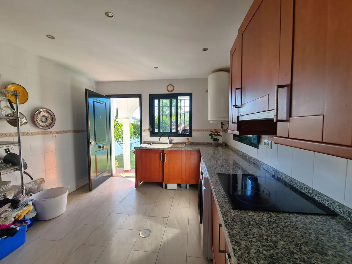 8f11f1a0-3663-4204-85e5-6404eb095635