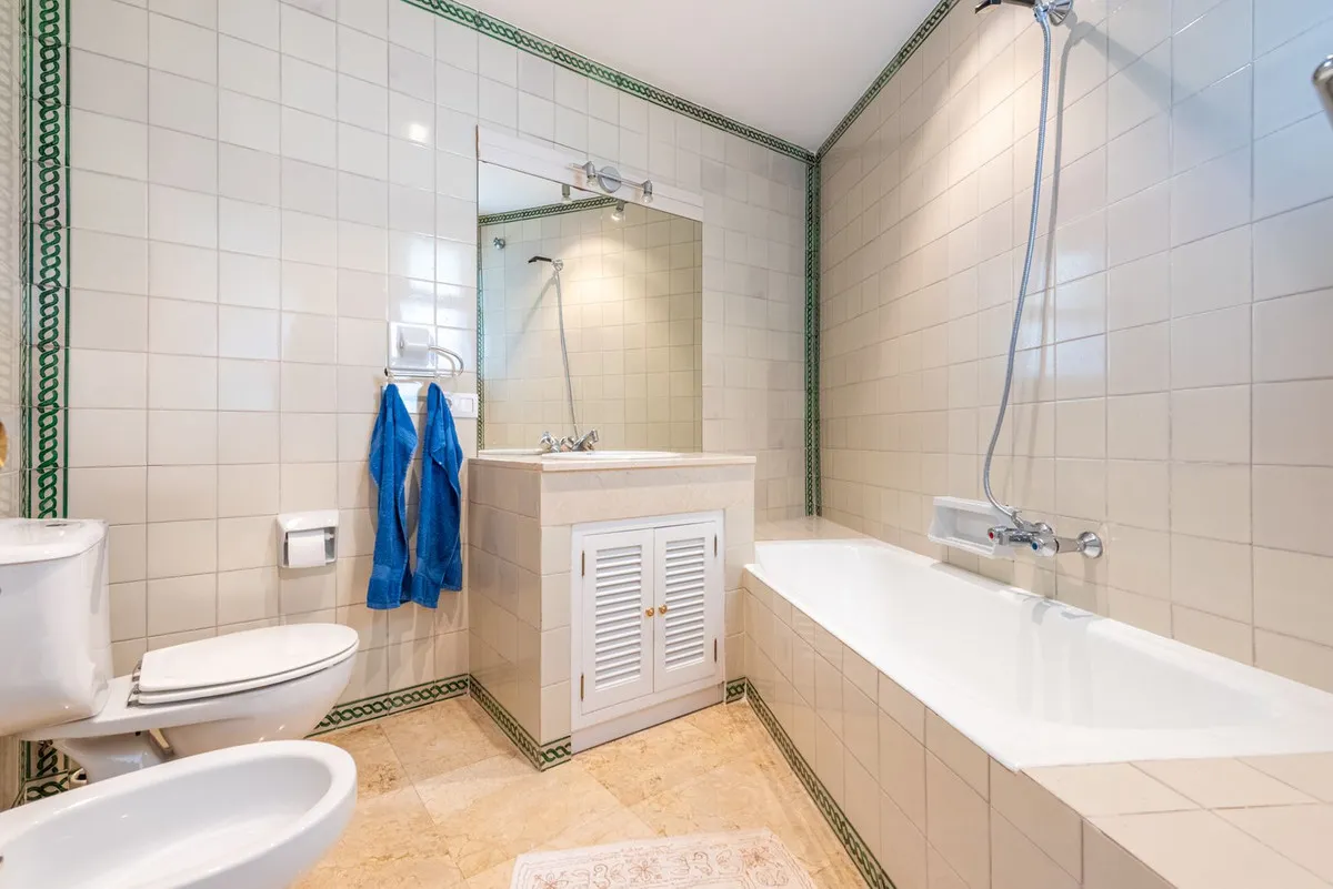 8f305535-b05c-4861-a770-fded2a6b45a1