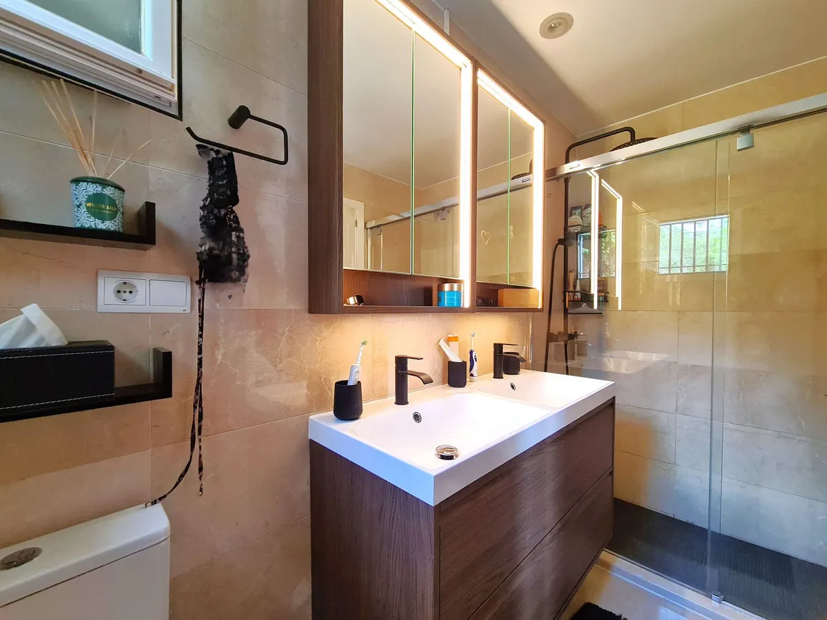 e28a5b1d-24d1-4124-9f18-d8832b9e93cf