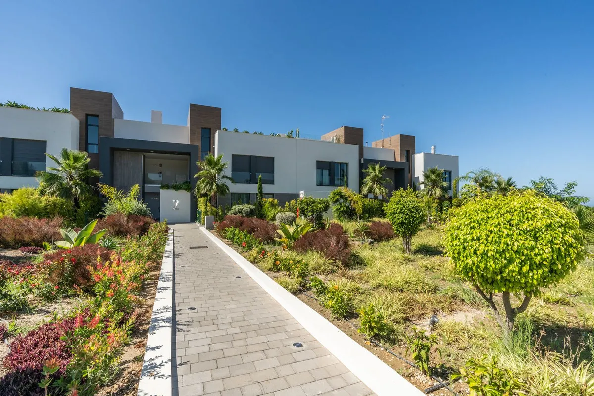 a98b31cb-4eef-4566-8527-55816ee8fbb1