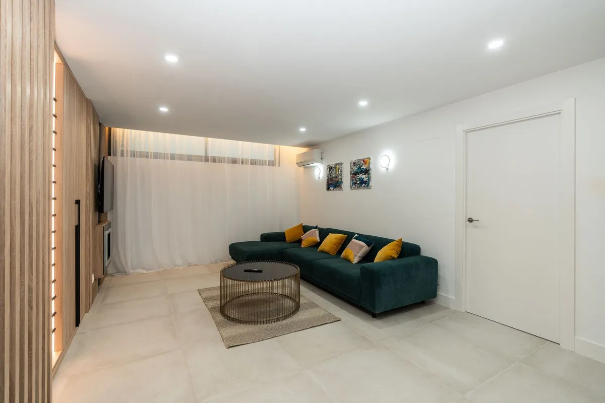 e03f5e6c-4d51-4d2b-895d-05b26ecd7f5f