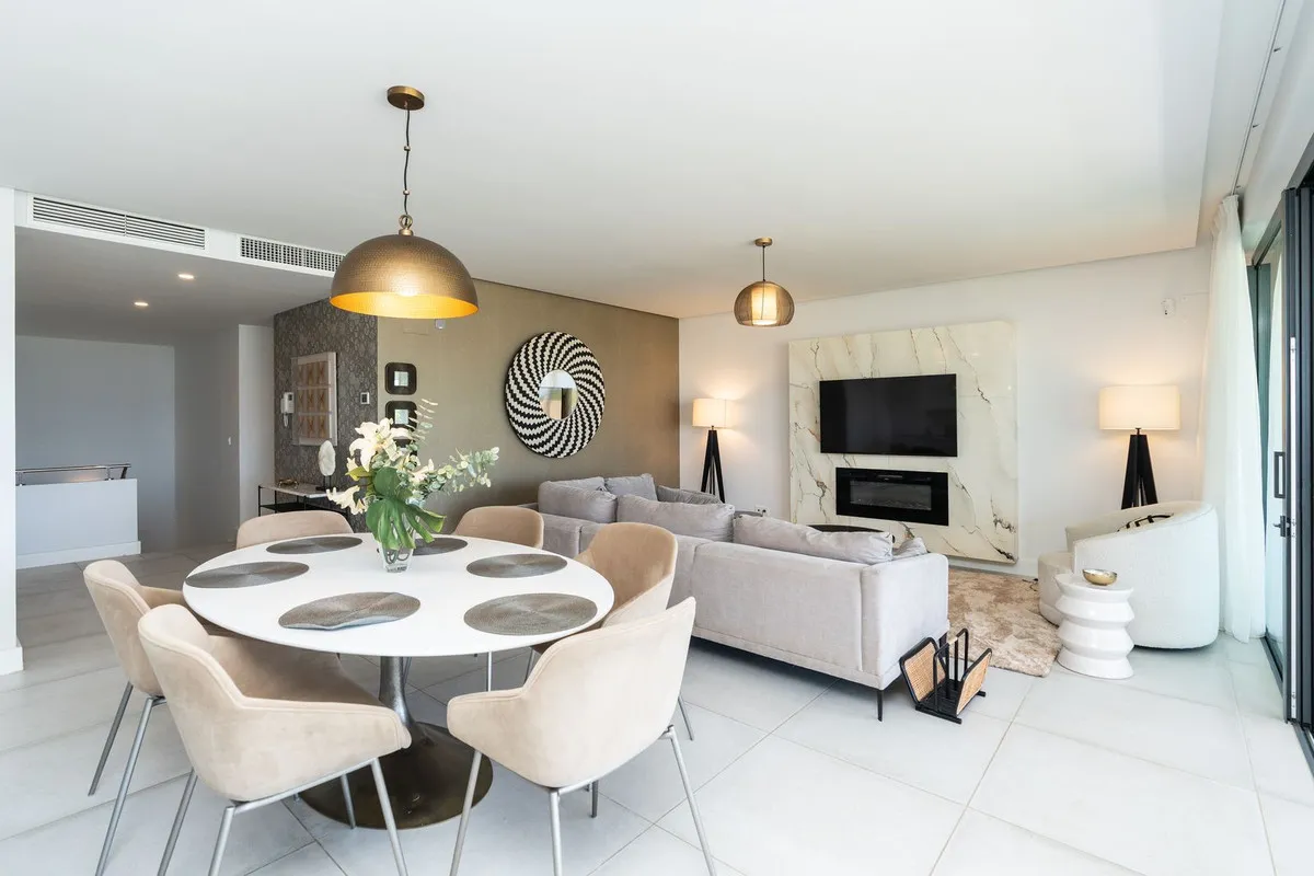 e4c4ff10-bfc5-4246-976a-3c8a97d39ff8