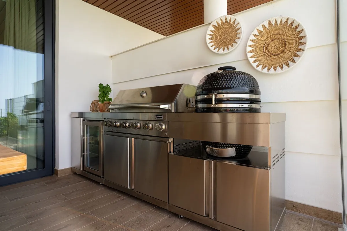 b8ec49d8-6411-4e3f-9a82-66e693802212