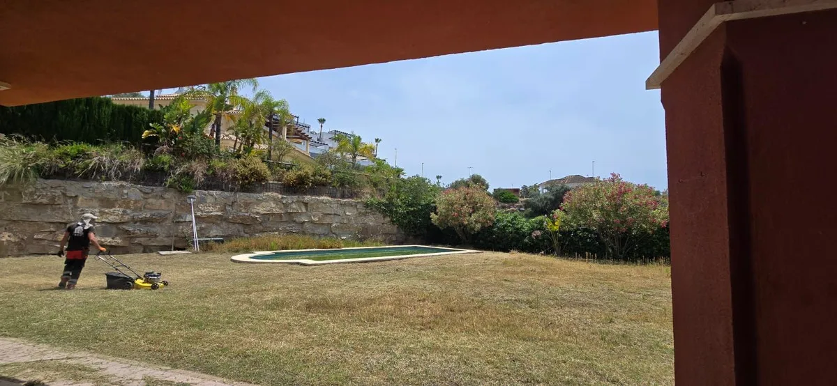 c6304af0-ff6c-41fe-875f-5a714140fe47