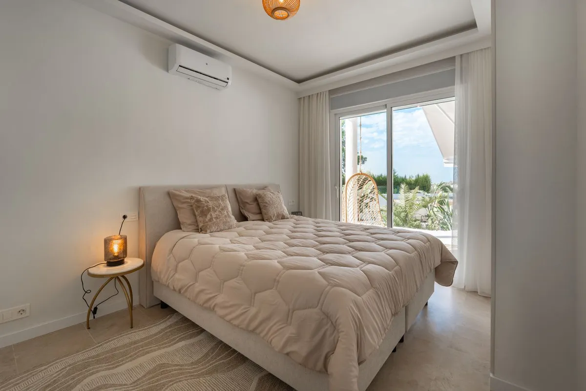 f1fbc23b-dd49-4165-926b-22db46372a4e