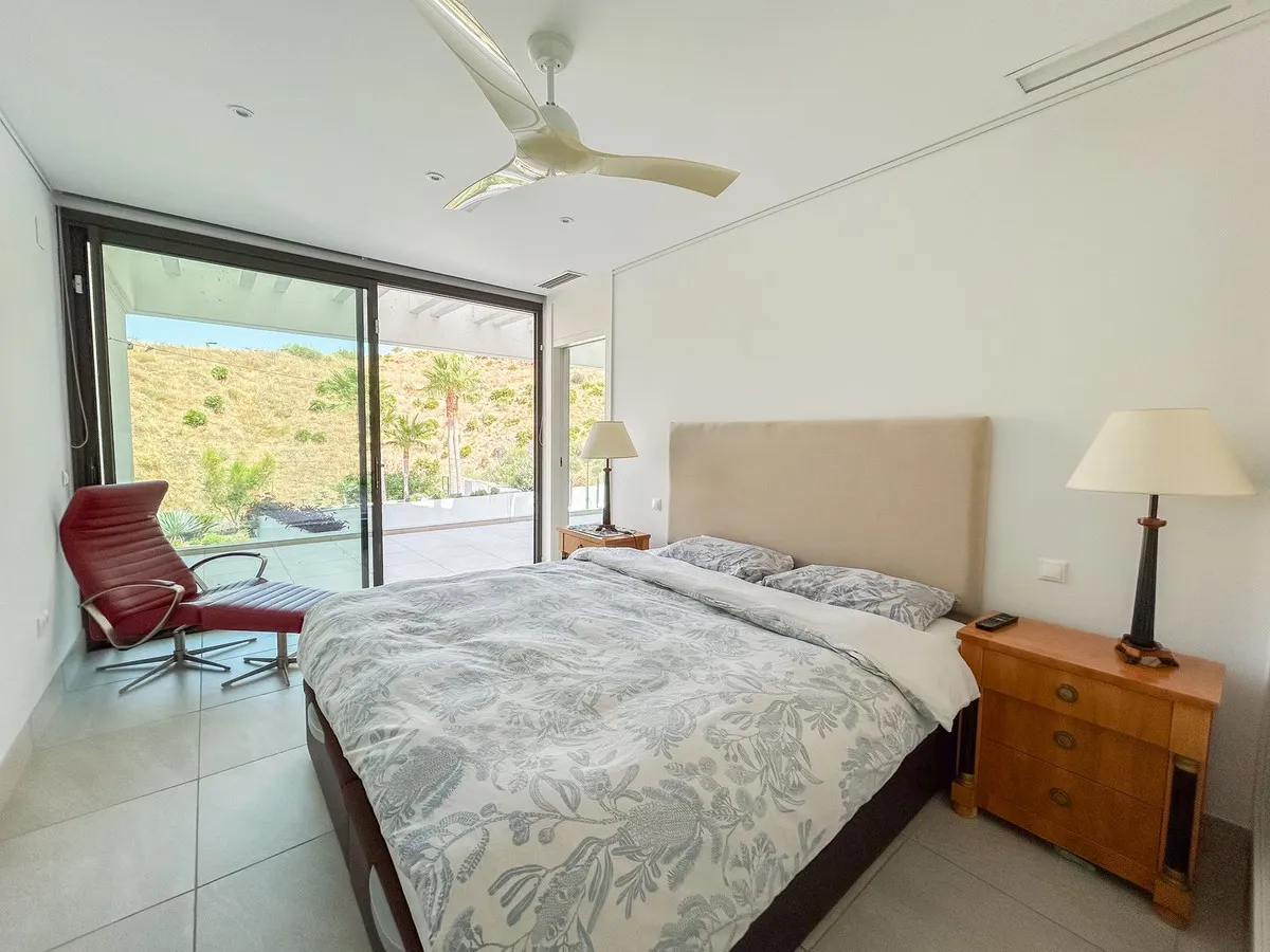 0276eb11-cbea-46a9-8255-c3fda055505a