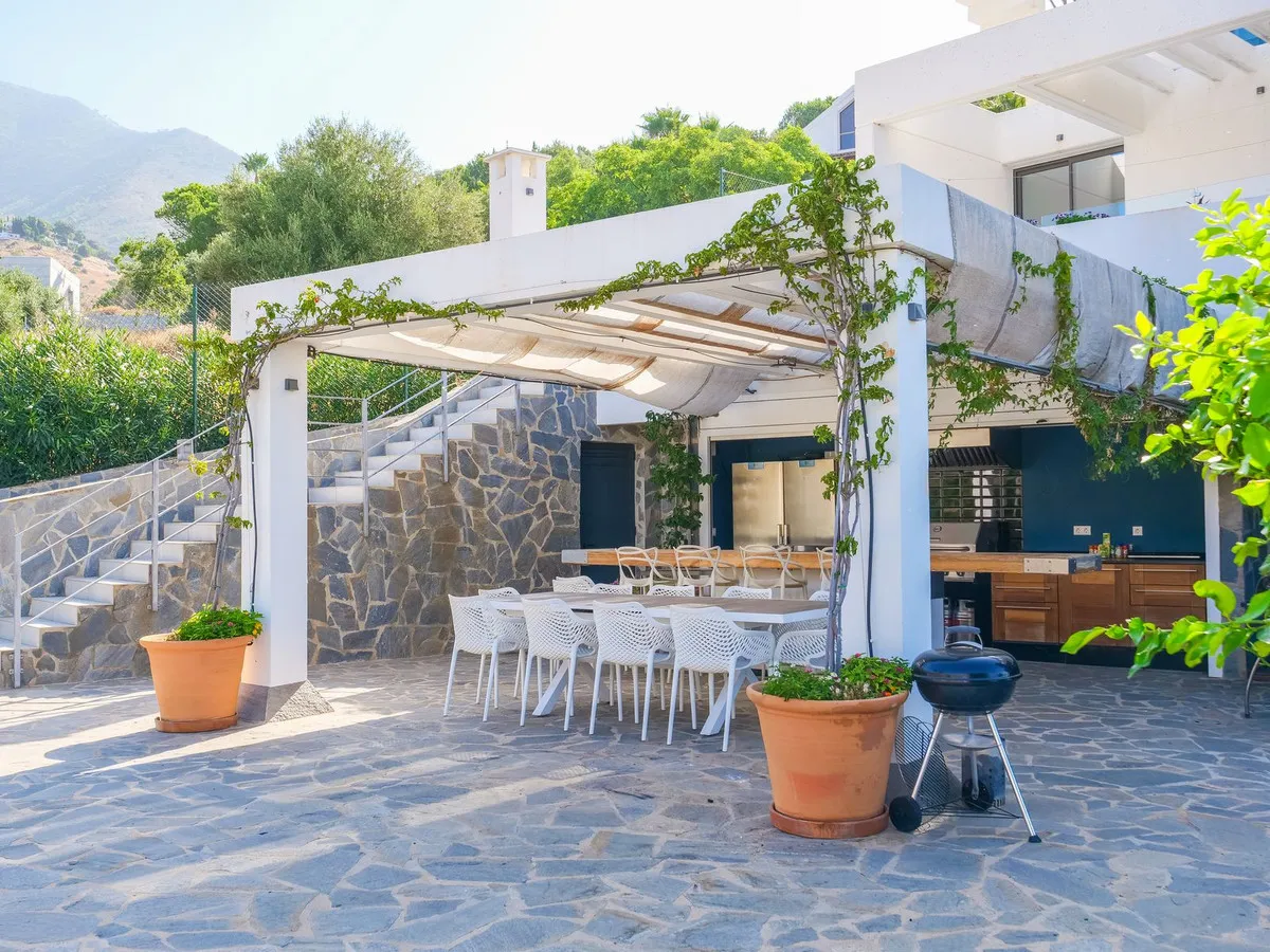 484842e4-53cc-4bb2-9c76-78d04059c159