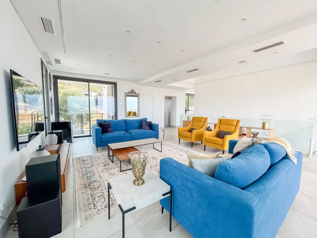 7c7371f9-050b-4755-be71-535fffec8512