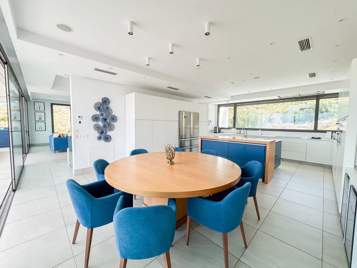 a82ee0d1-3383-449b-ab4d-8f1351547b03