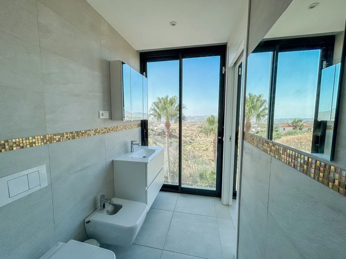 ef02ef05-e873-4a43-a5dd-8d331d1f85a0