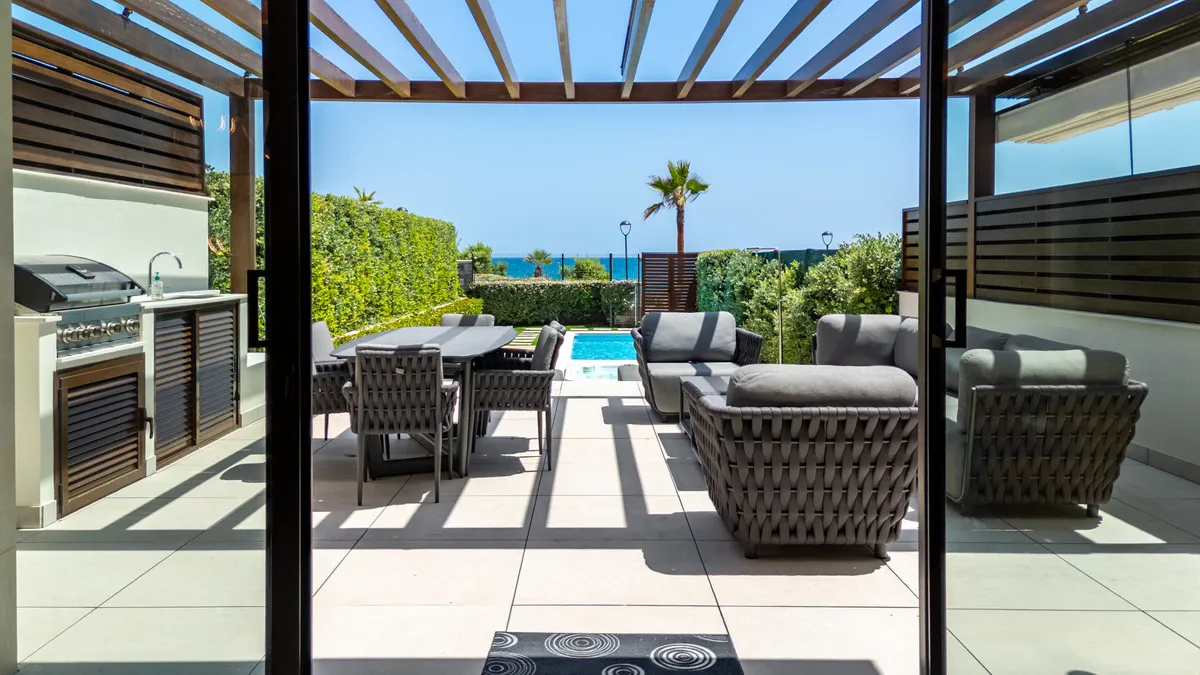 d8d7ec27-e6cc-4b72-be6a-6a78895c6e38