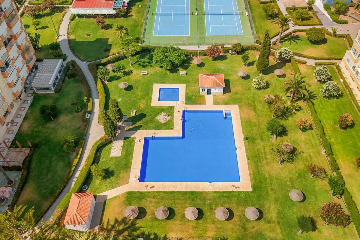 6c8452bd-6152-479e-a9d8-12ba6fbf706f