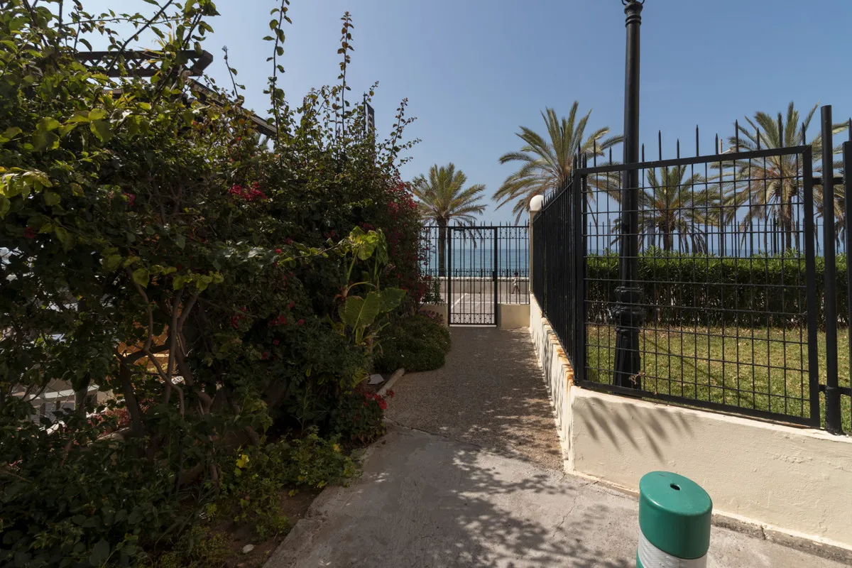 e37d71fe-95d8-43ec-b921-c0b5451fe9d8