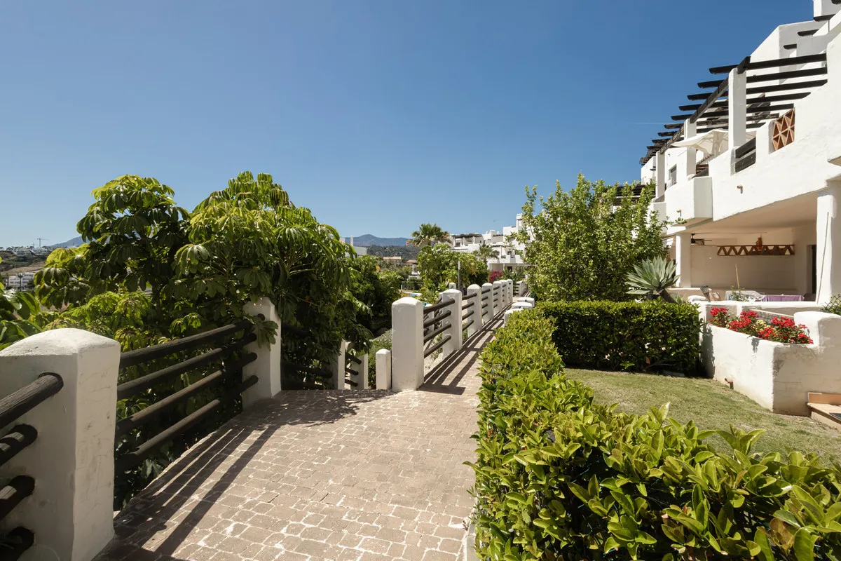 b4b9dda3-752f-4c60-aacb-52d9f9aba0c2