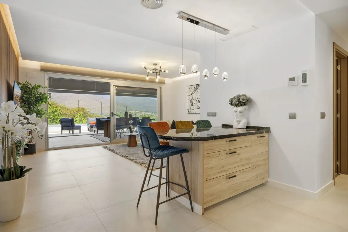 12fe7e82-2a82-4ec9-a7a8-36ff3a4b5180