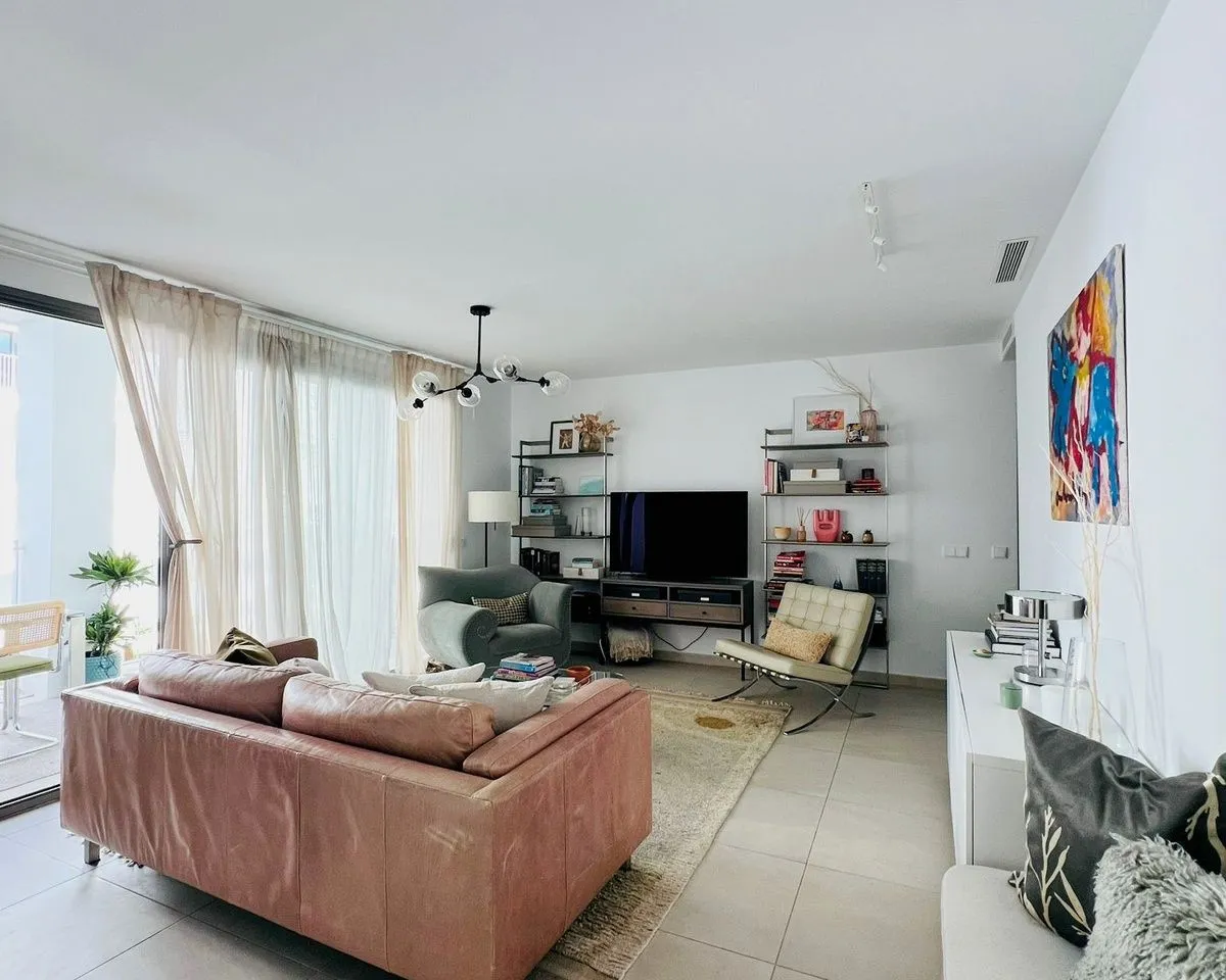 3d0bc780-779a-4b0d-b01b-7184f6c30e09