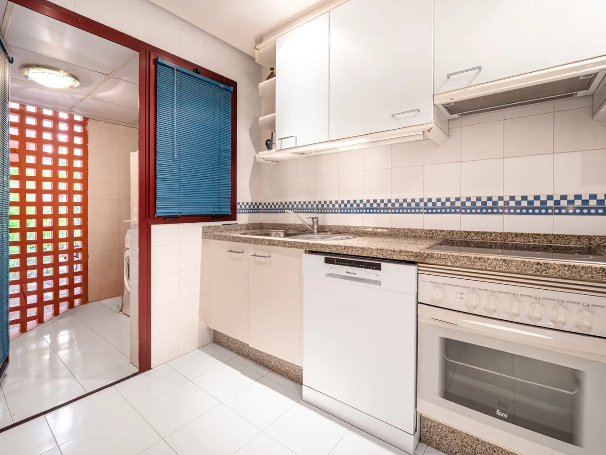 c2e93b16-1db3-4516-b5e8-27b27c13e040