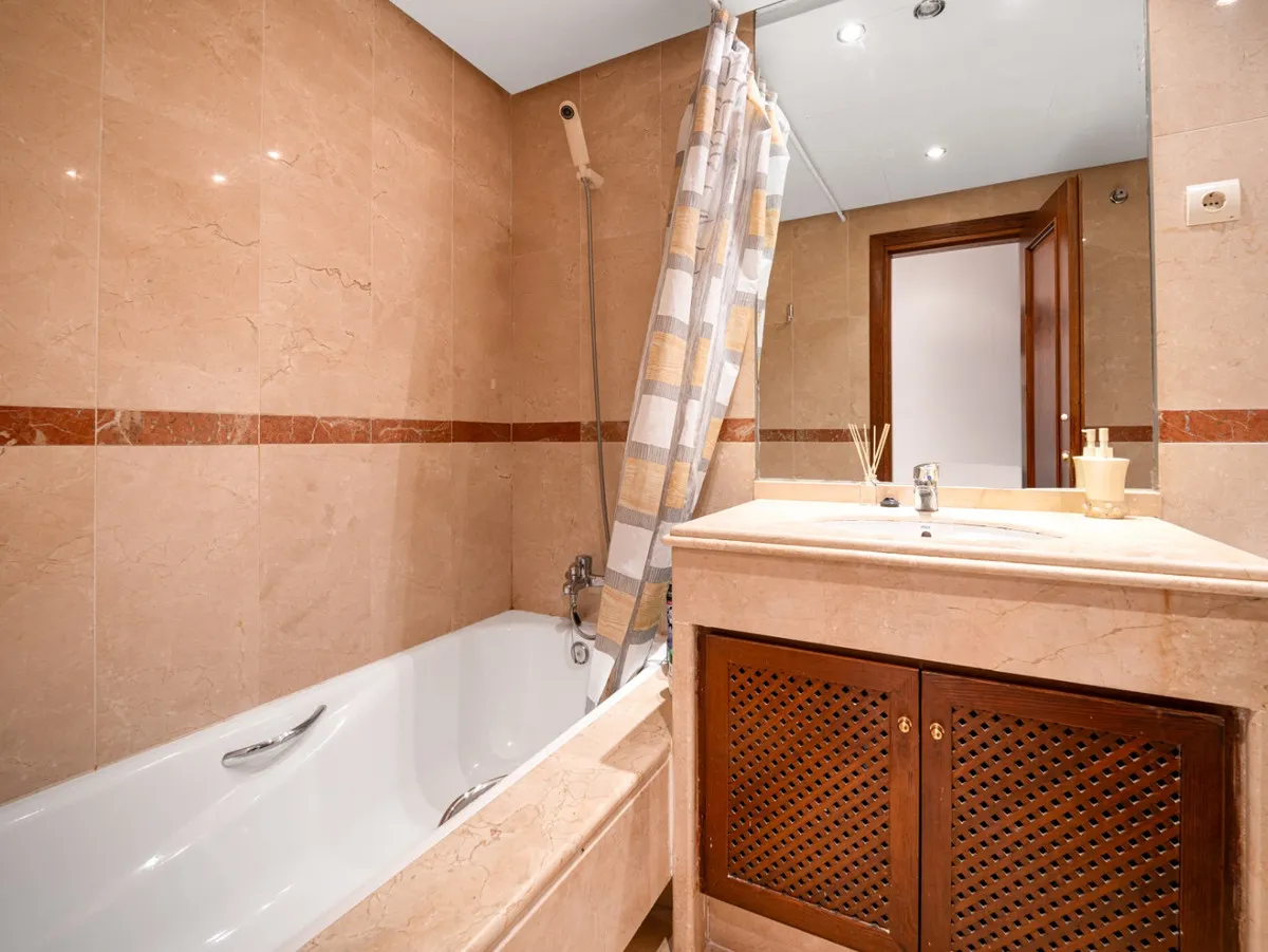 c70bb18f-e2b7-456c-b44c-1f8747378359