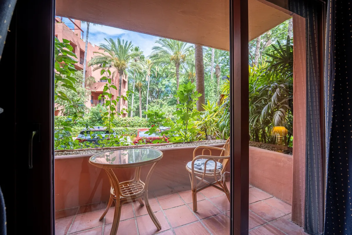 c806b23b-ebdf-477e-8736-cef6d5784b8e