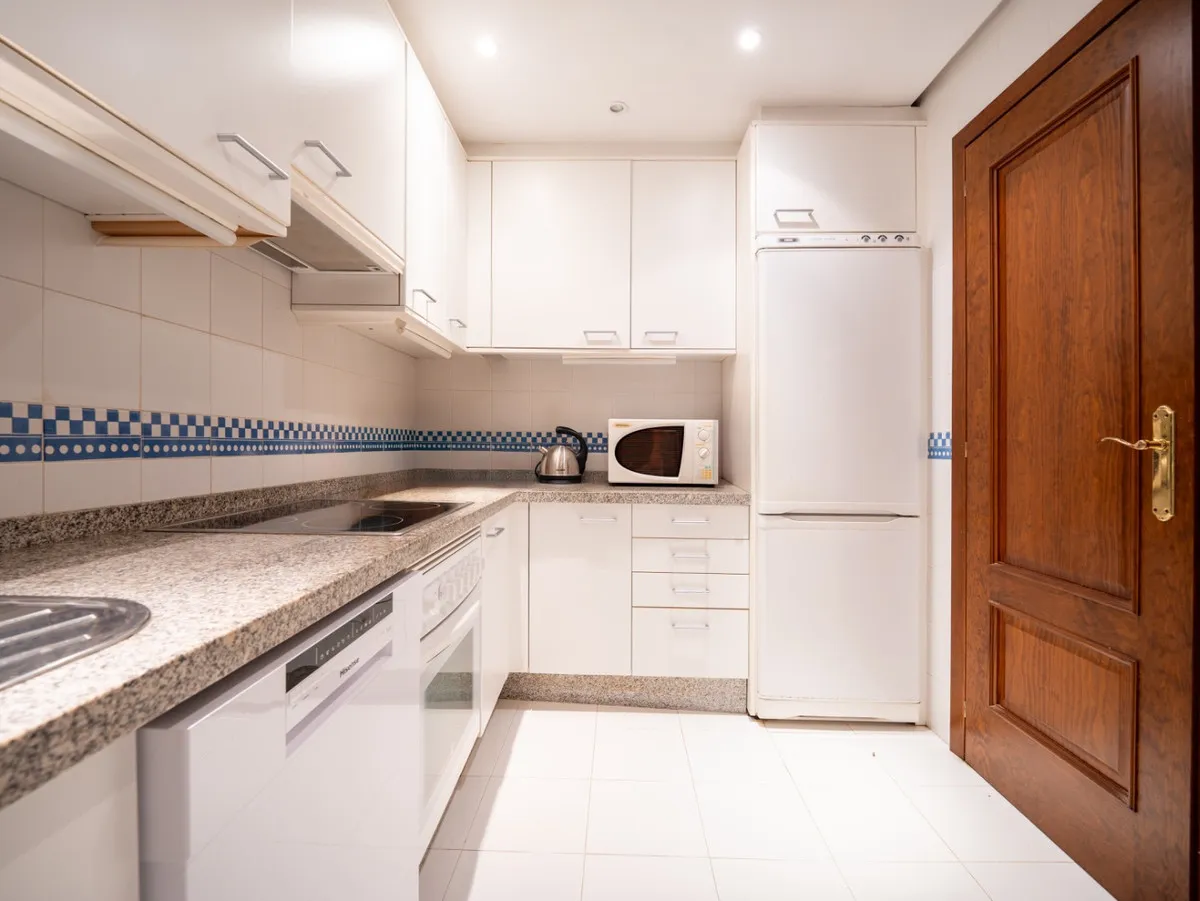 f0a15d2e-0257-4e8b-8b0a-700d81f9e041