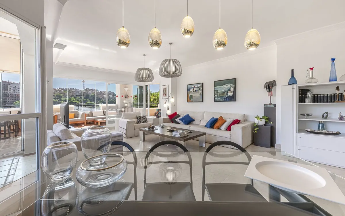 d8b743ed-41b3-4674-8bf5-0428bb60abc5