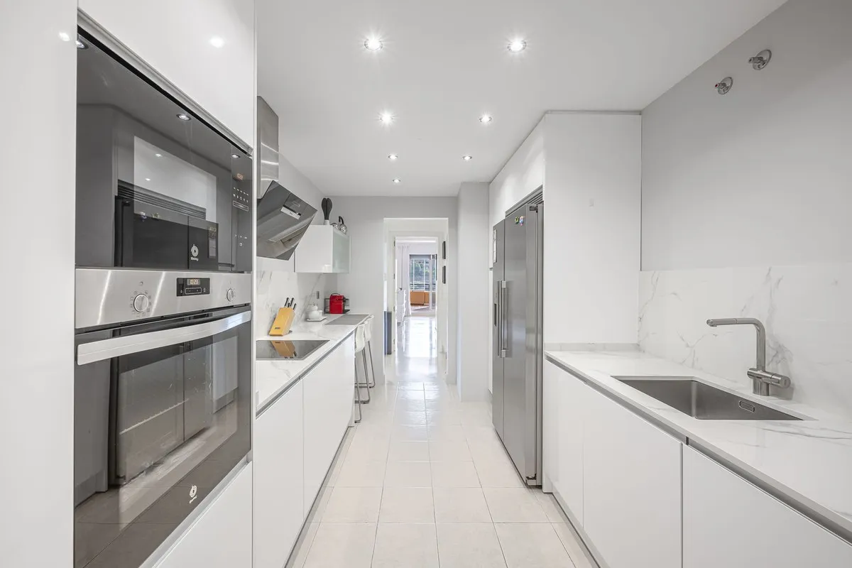 fbb7c98c-e708-4d47-98f9-99a62d9b3e11