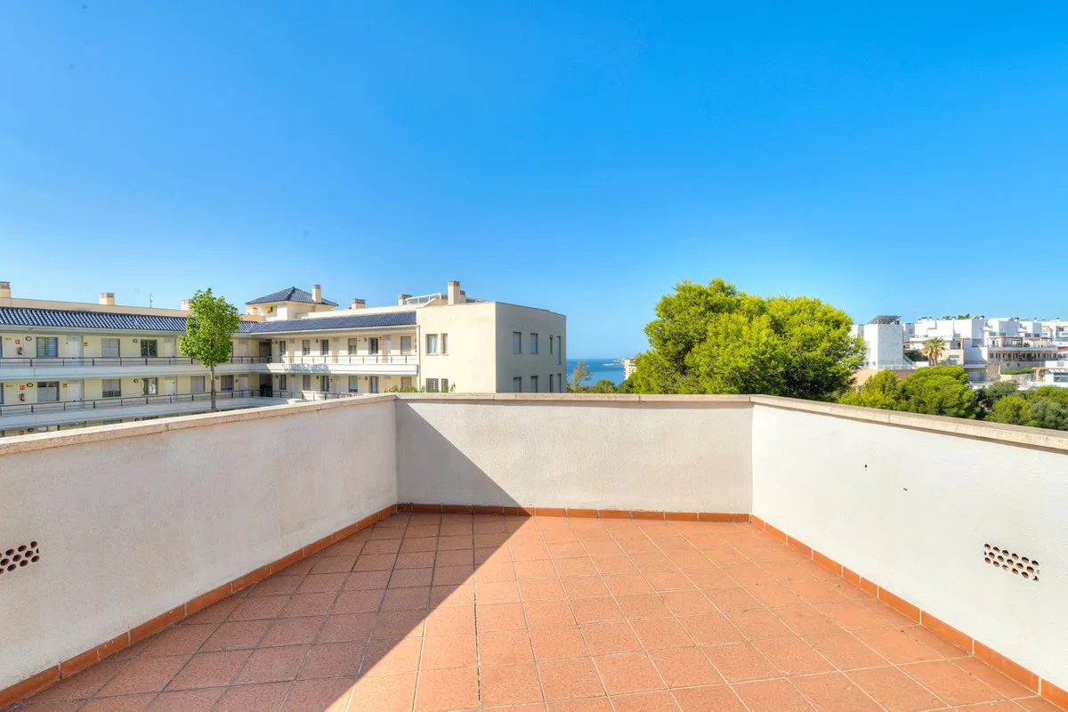 c6e7cbd3-5e12-445a-b5de-69a9f40ec5ba